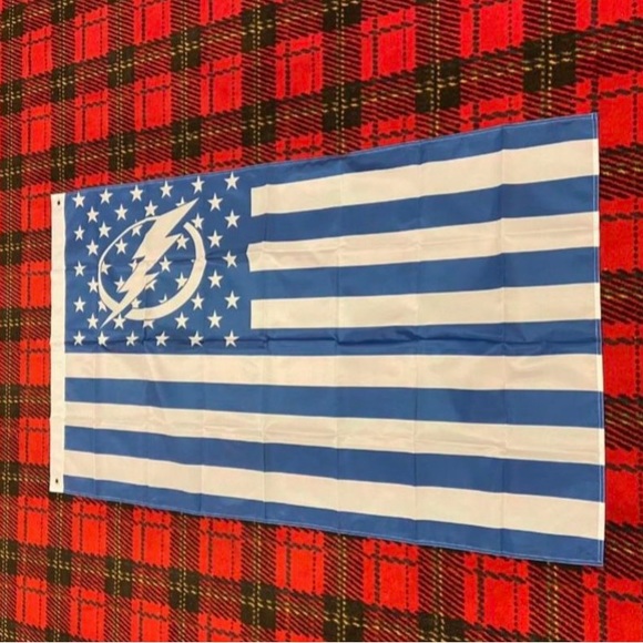 Brand new Tampa Bay Lightning banner flag - Picture 1 of 1